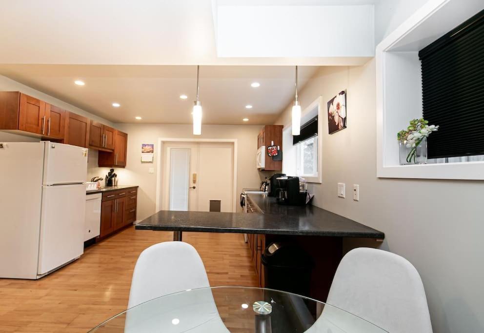 Lovely 1 Bedroom Near Town * Victoria