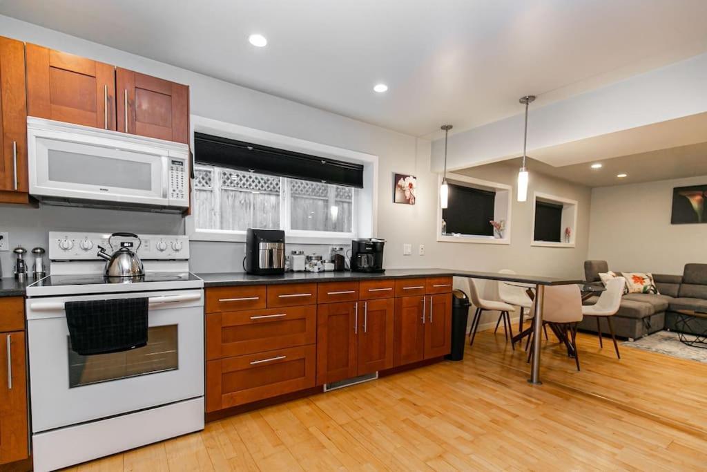 Lovely 1 Bedroom Near Town Apartment Victoria