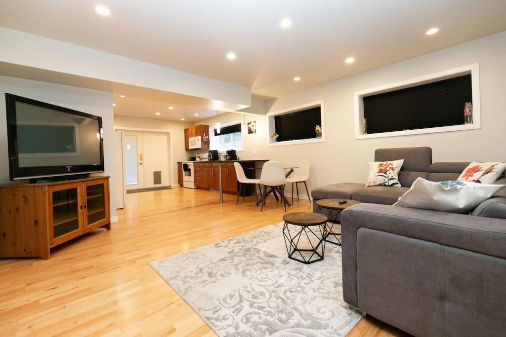 Lovely 1 Bedroom Near Town *