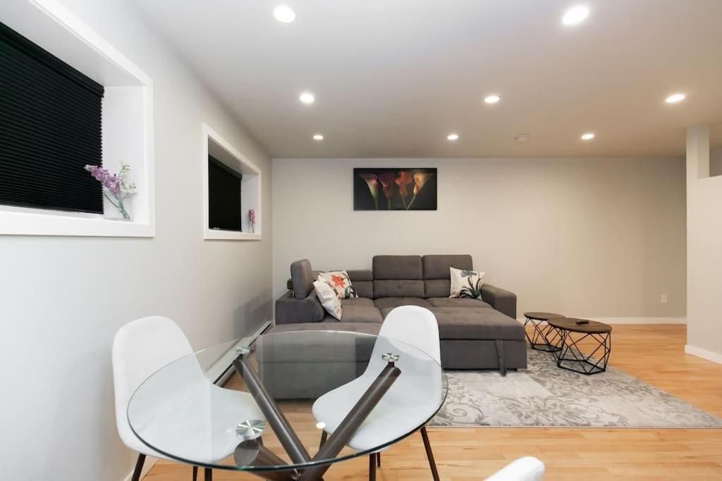 Lovely 1 Bedroom Near Town *