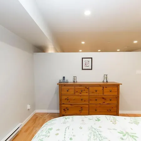 Lovely 1 Bedroom Suite Near Town Victoria Exterior photo