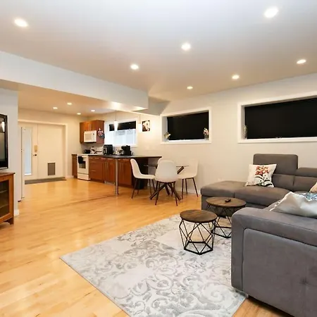 Lovely 1 Bedroom Suite Near Town Victoria Exterior photo