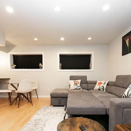 Lovely 1 Bedroom Suite Near Town Victoria Exterior photo